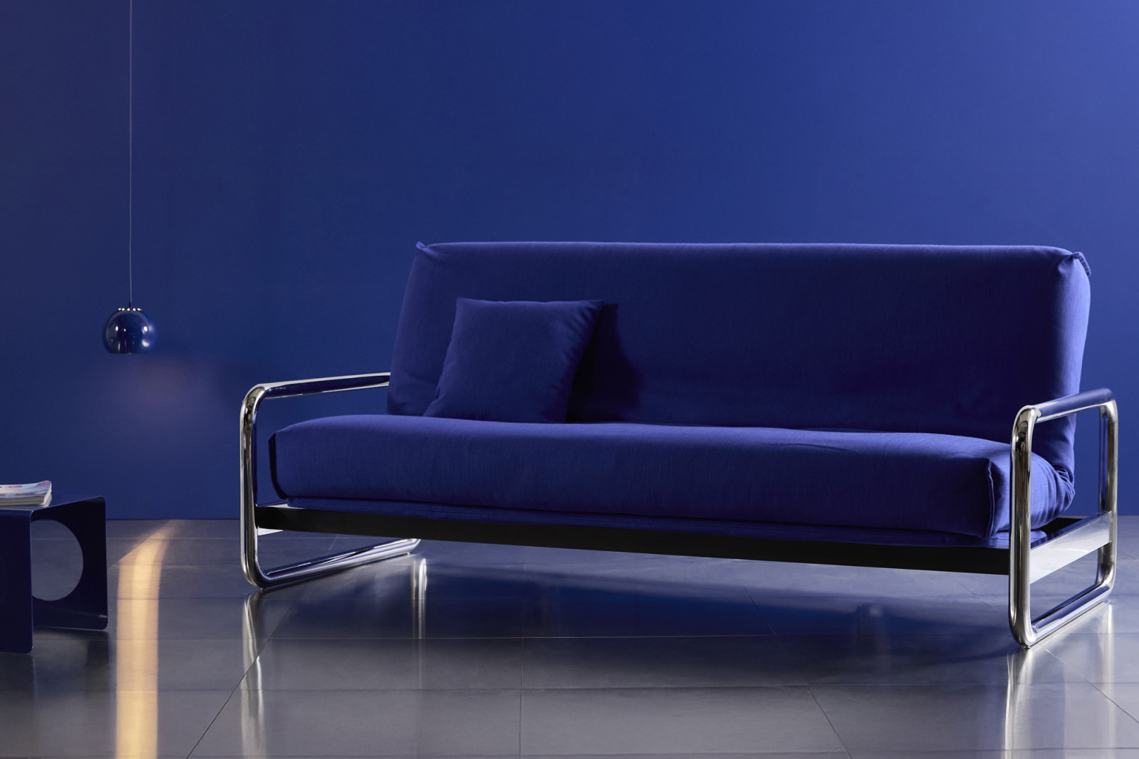 Lomira Sofa Bed Innovation Living multifunkcijski kavč s kromiranimi nogami in rokonasloni