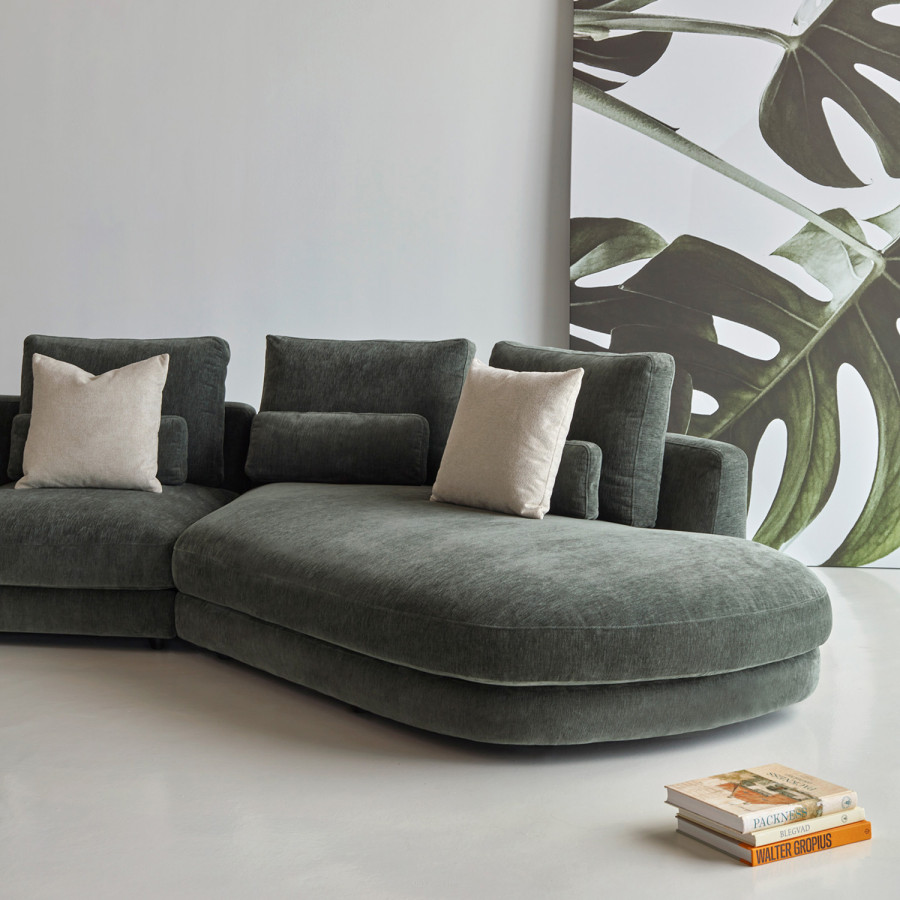 Globoko sedišče sedežne garniture Vivole za sproščeno sedenje in lounge občutek