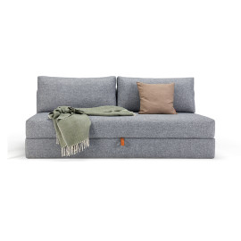 Osvald sofa bed v tkanini 565 kot eleganten siv kavč v sodobnem interierju
