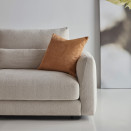 Oblazinjen rokonaslon sedežne garniture Vivole za večje udobje