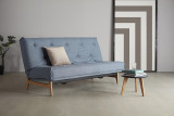 Aslak 120 Sofa Bed kot eleganten skandinavski multifunkcijski kavč z masivnimi hrastovimi nogami