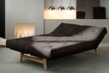 Aslak 140 Sofa Bed v tkanini 358 Taura Chocco z nastavljivim naslonom za sproščeno sedenje in počitek
