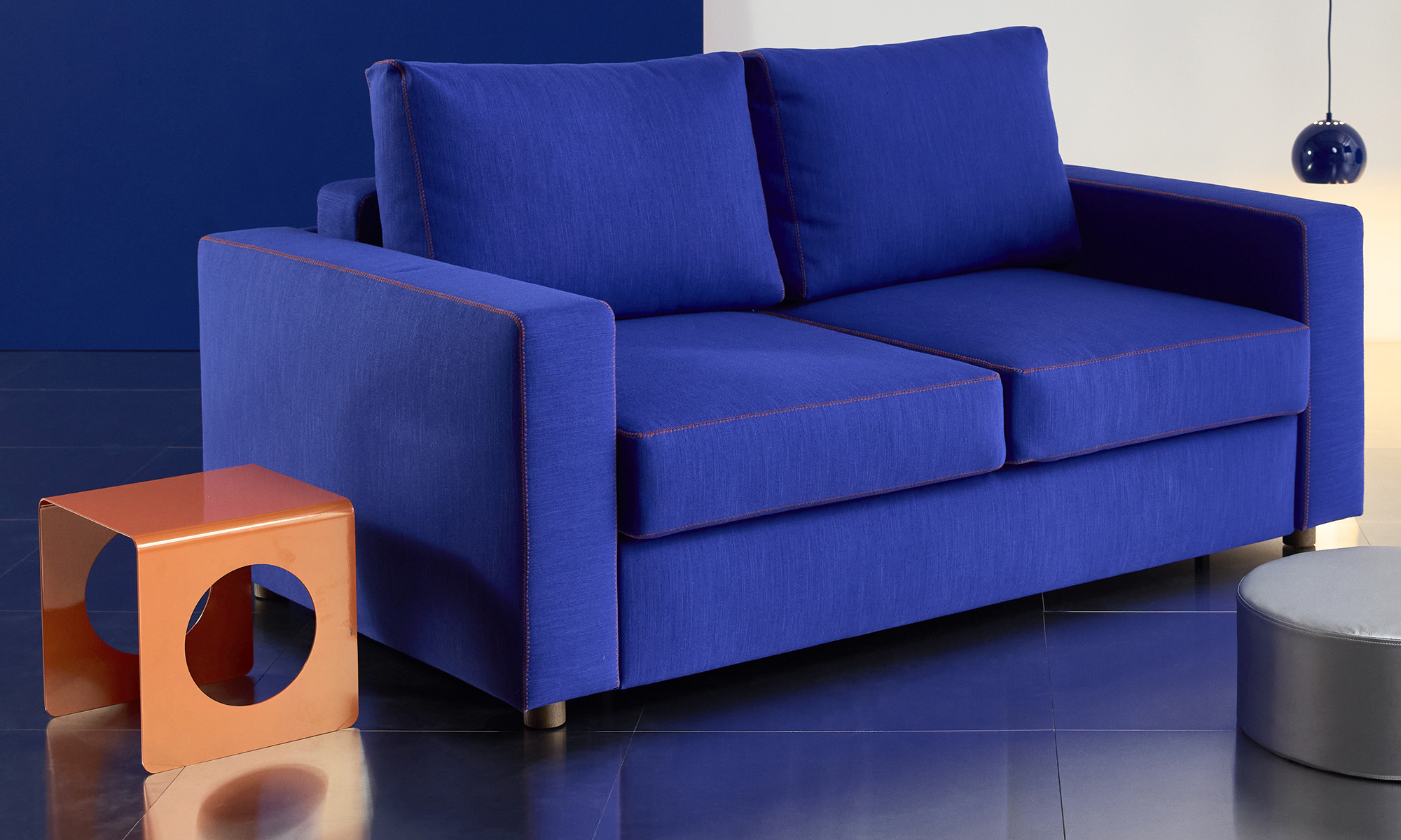 Geobau dekorativna mizica v različnih barvah