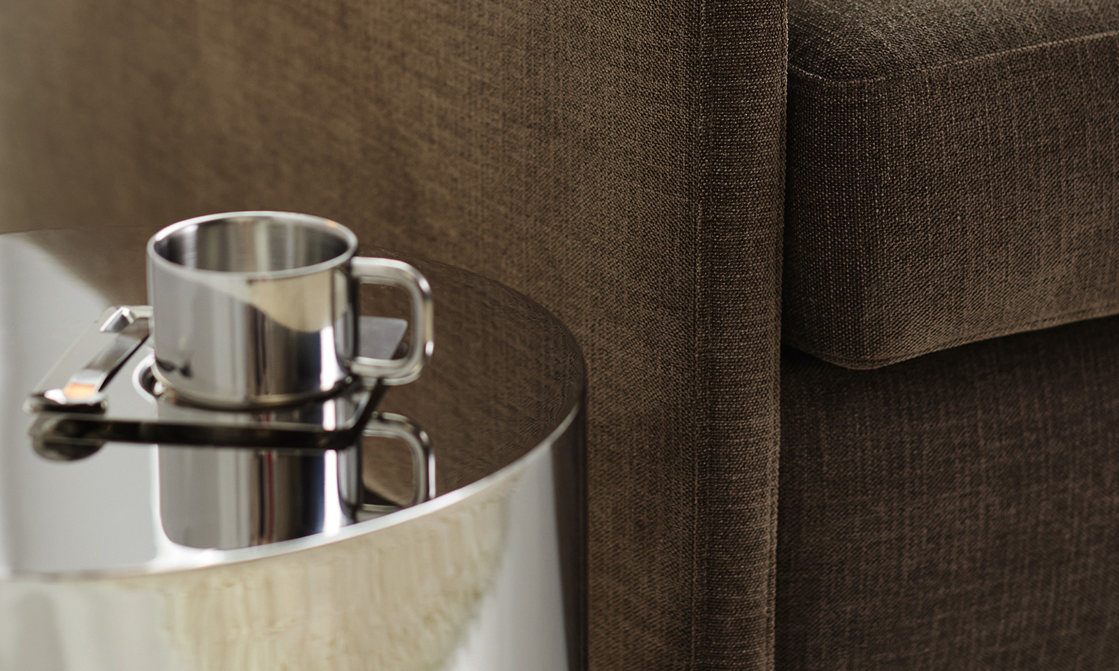 Tin drum dekorativna mizica, detajl