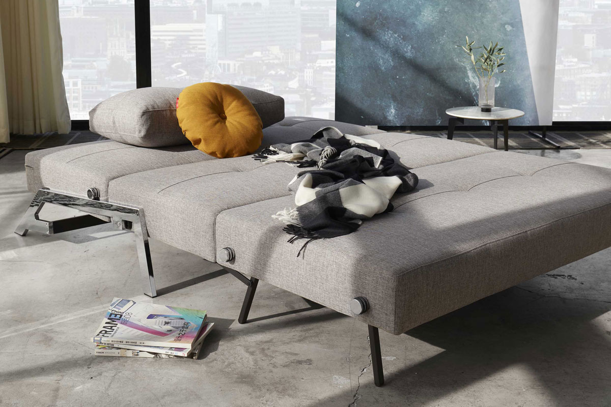 Cubed 160 Chrome razprt v king size ležišče 160 × 200 cm za dve osebi