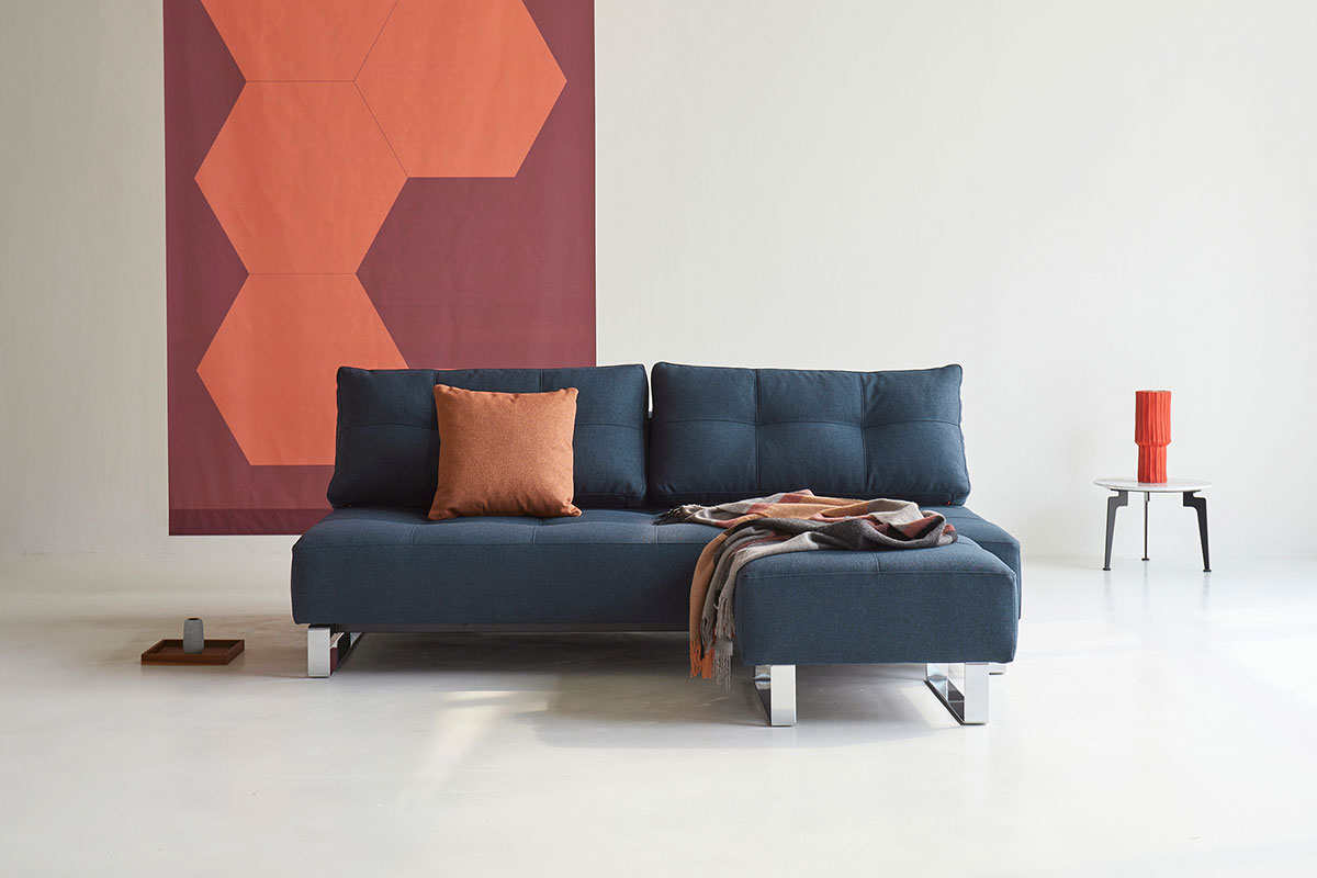 Supremax raztegljiv kavč s kromiranimi nogami in usklajenim taburejem