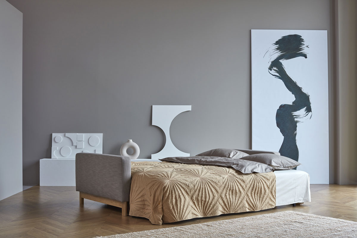 Pyxis z razprtim ležiščem 155 × 200 cm, pripravljenim za spanje