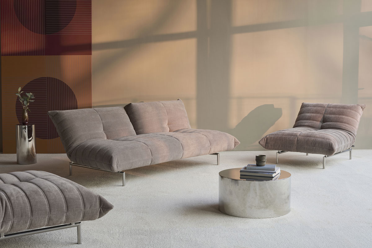 Mikunjo Chair kot lounge fotelj v sodobnem interierju