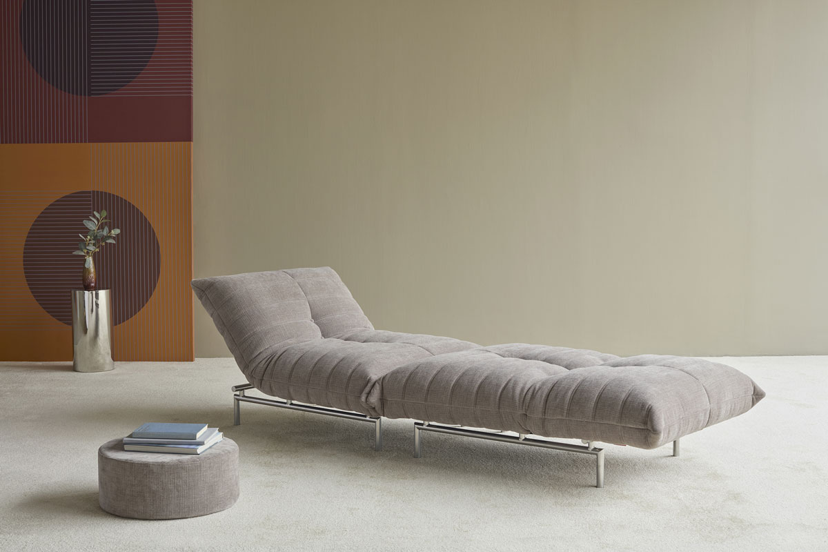 Mikunjo Chair raztegnjen kot ležišče