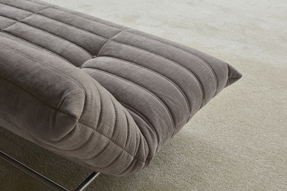 Mikunjo Sofa Bed z nastavljivimi nasloni za sproščeno sedenje