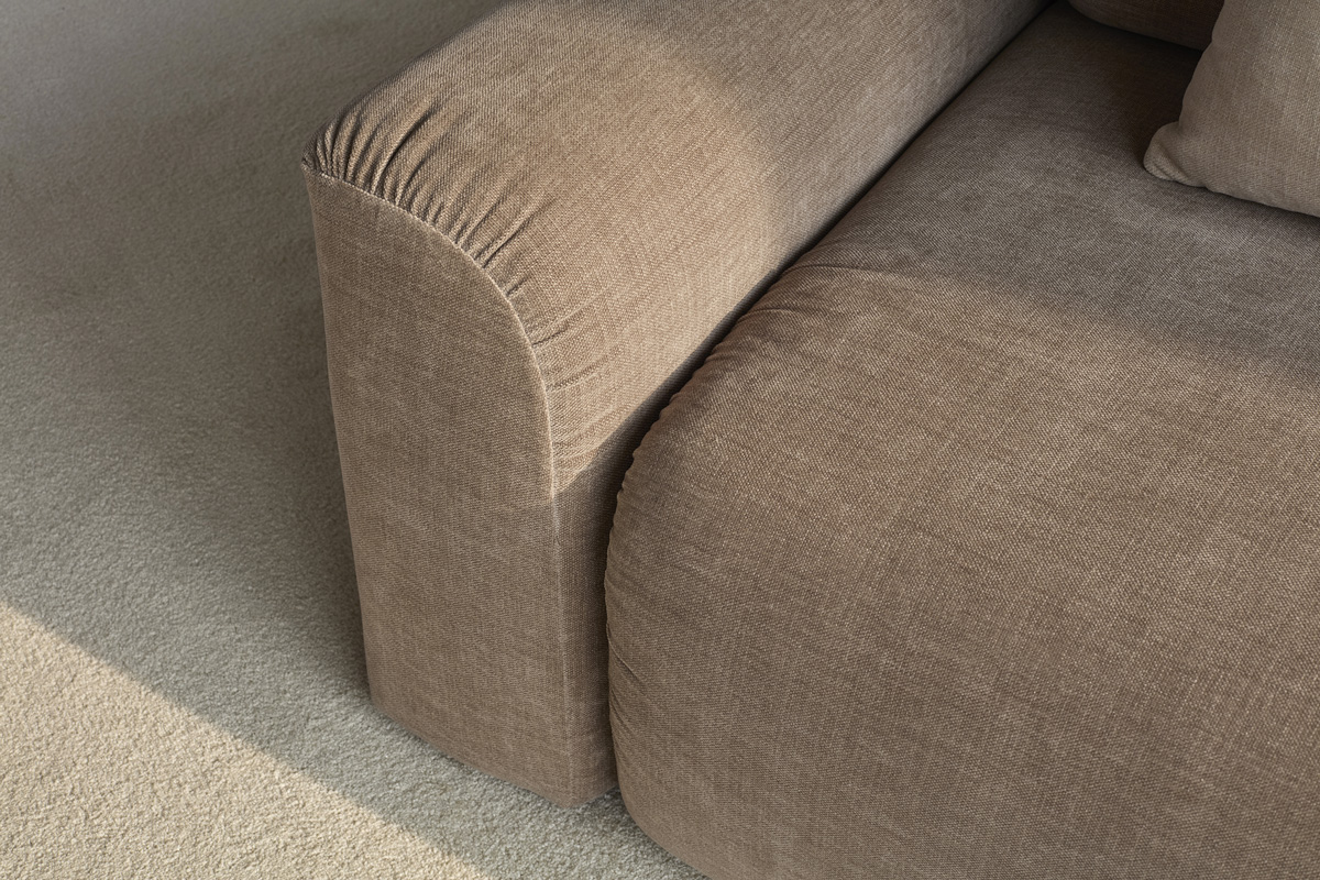 Norum Sofa Bed z ležalnikom detajl mehkih Chunky rokonaslonov