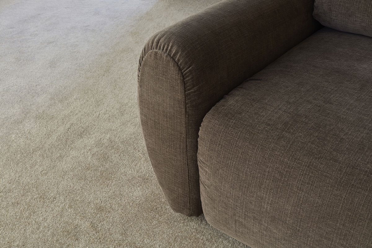 Norum Sofa Bed detajl mehko zaobljenih Curve rokonaslonov