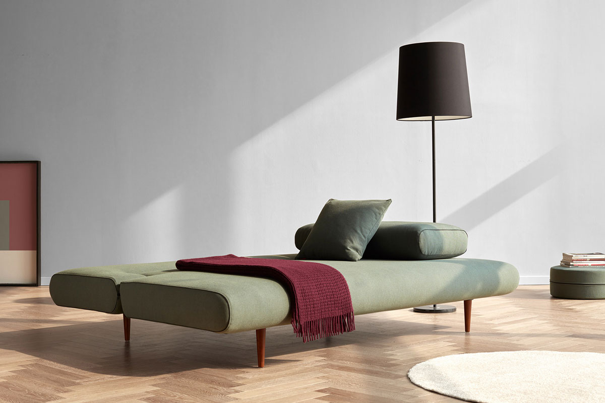 Unfurl Lounger v odprtem daybed položaju kot prostoren ležalnik