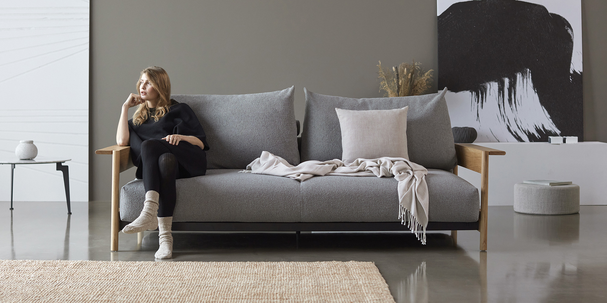 Raztegljiv kavč Malloy Wood Sofa Bed v tkanini 533