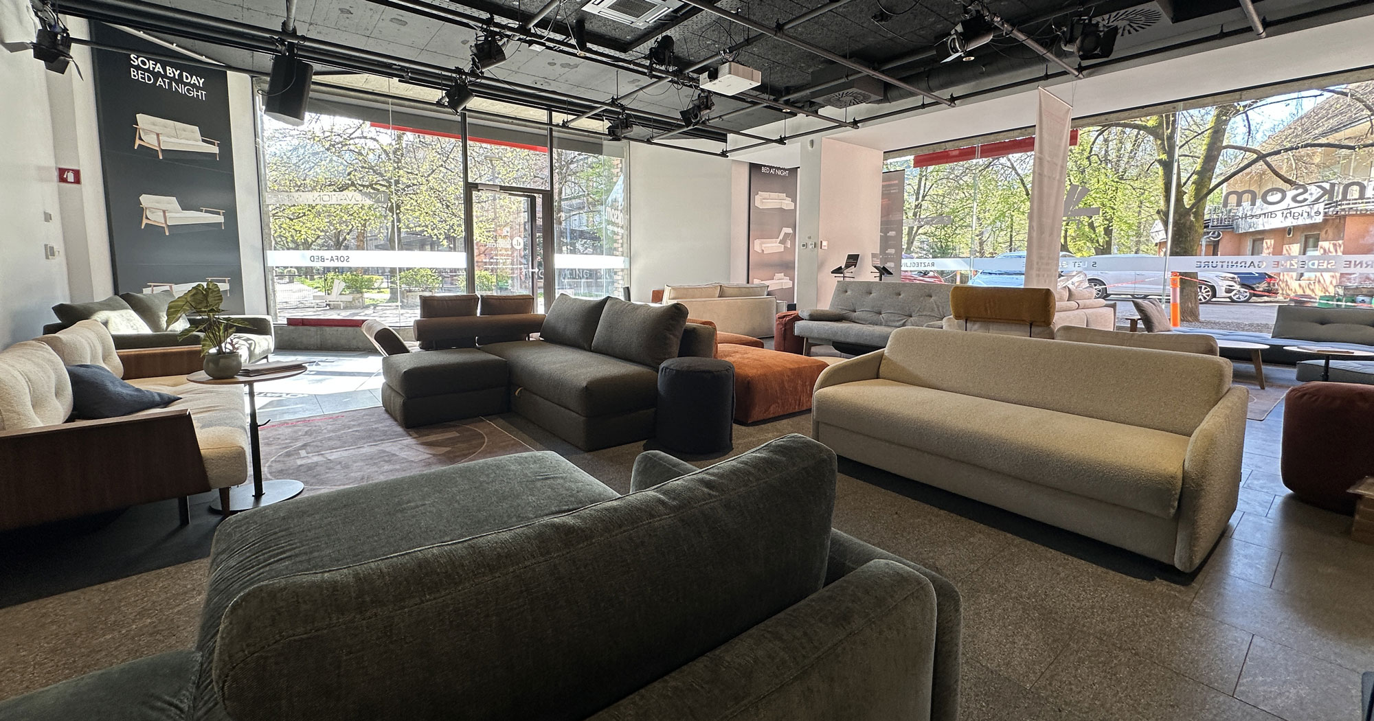 Salon raztegljivih kavčev Dom Ambient v centru Ljubljane